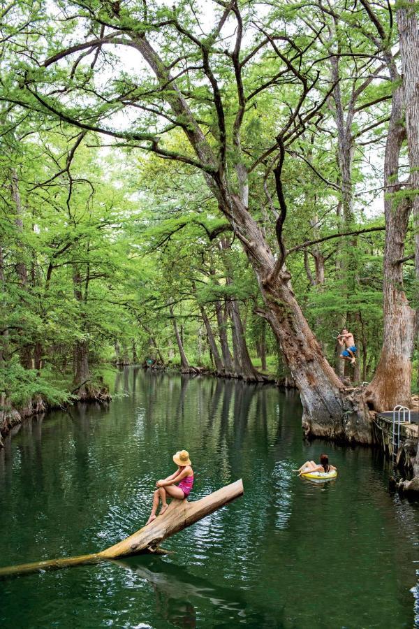 Hill Country Haute N Haus Relax And Renew Fischer Екстериор снимка