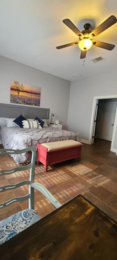 Hill Country Haute N Haus Relax And Renew Fischer Екстериор снимка